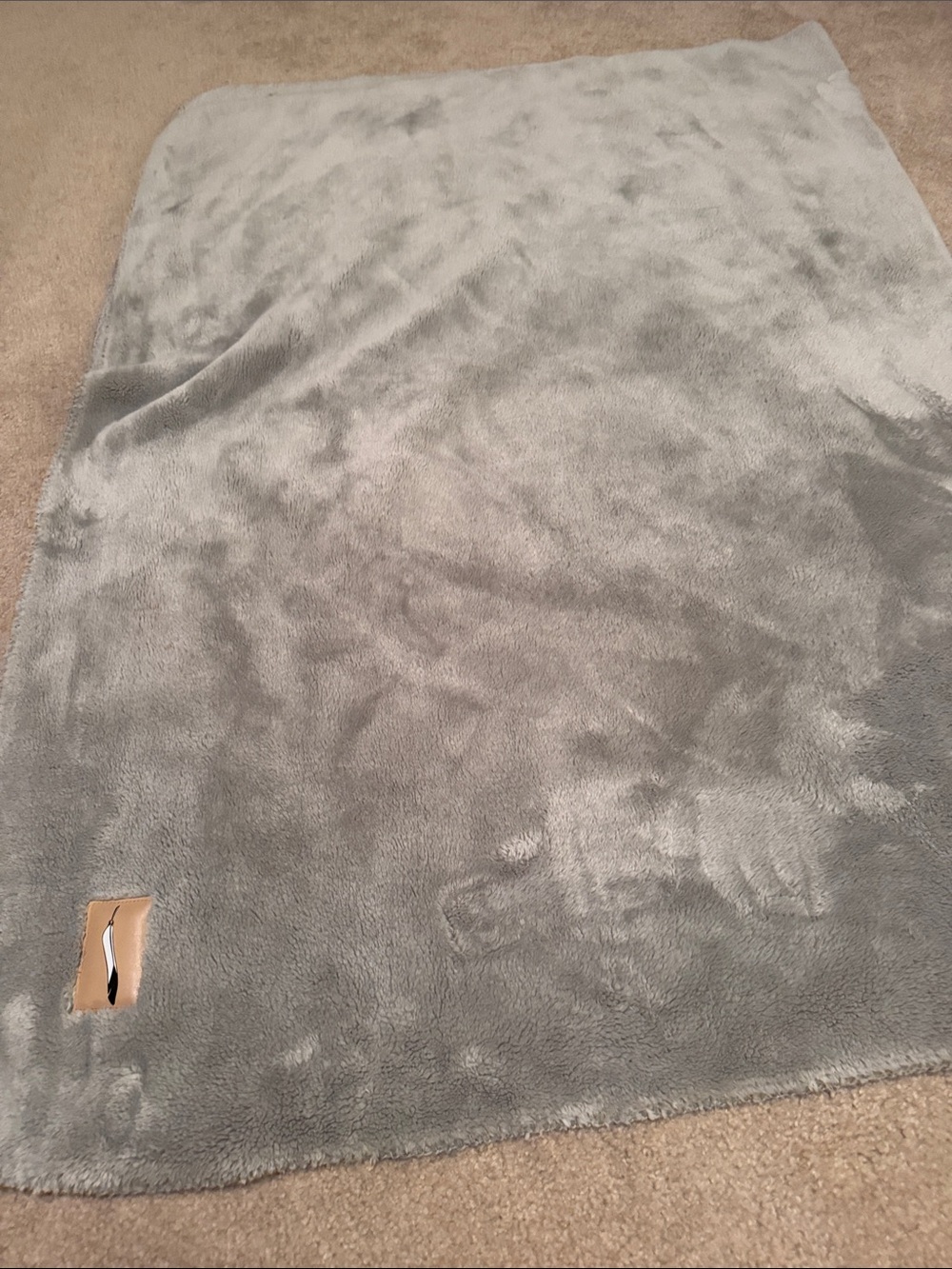 Soft Plush Grey Throw Blanket - Cozy Home Bedding   72x50  inches.